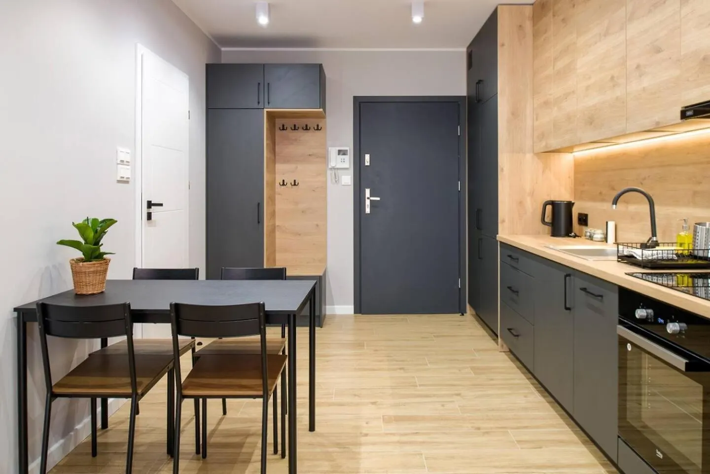 Domus Aurea Free Parking Garden Balcony Apartment Krakow